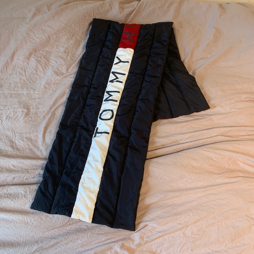 NWOT TOMMY HILFIGER scarf